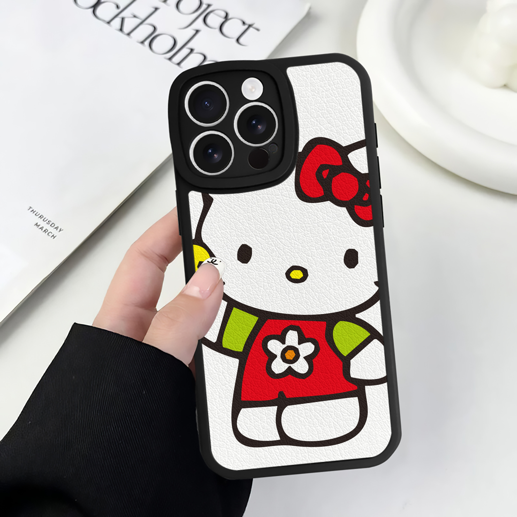 （画像用） Hello Kitty ハローキティ 【iPhone 16シリーズ対応】シリコンスマホケース（レザー調） 材質：シリコン